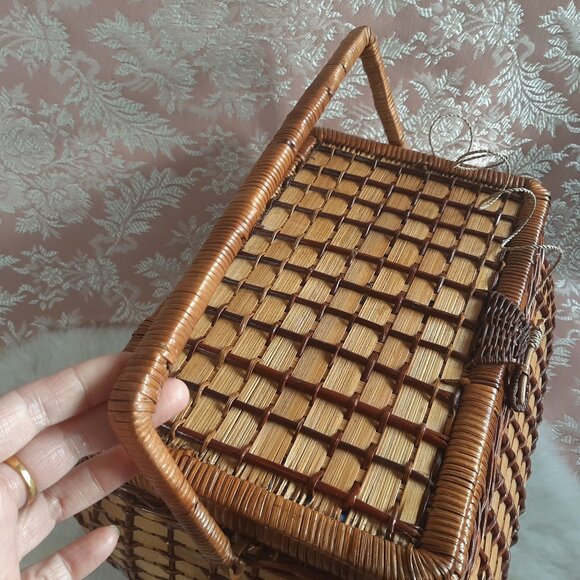 Vintage 1970s Colourful Sewing Box Craft Hobby Storage Wicker Basket - Picture 8 of 15